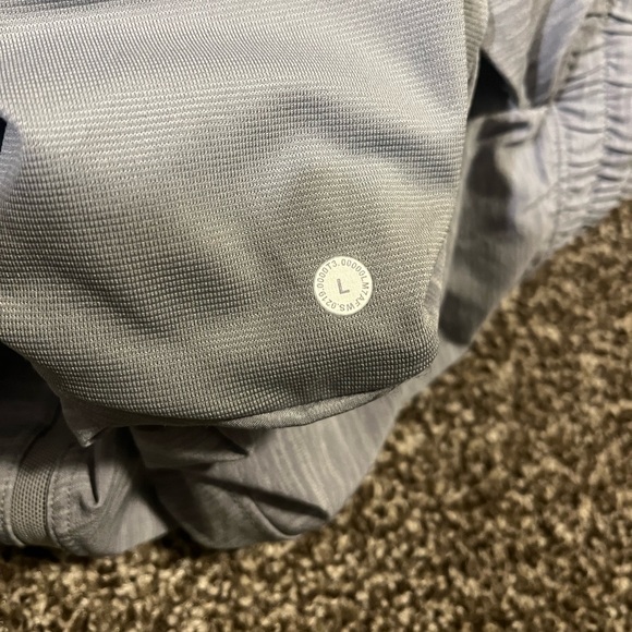 Lululemon men’s shorts - Picture 4 of 4